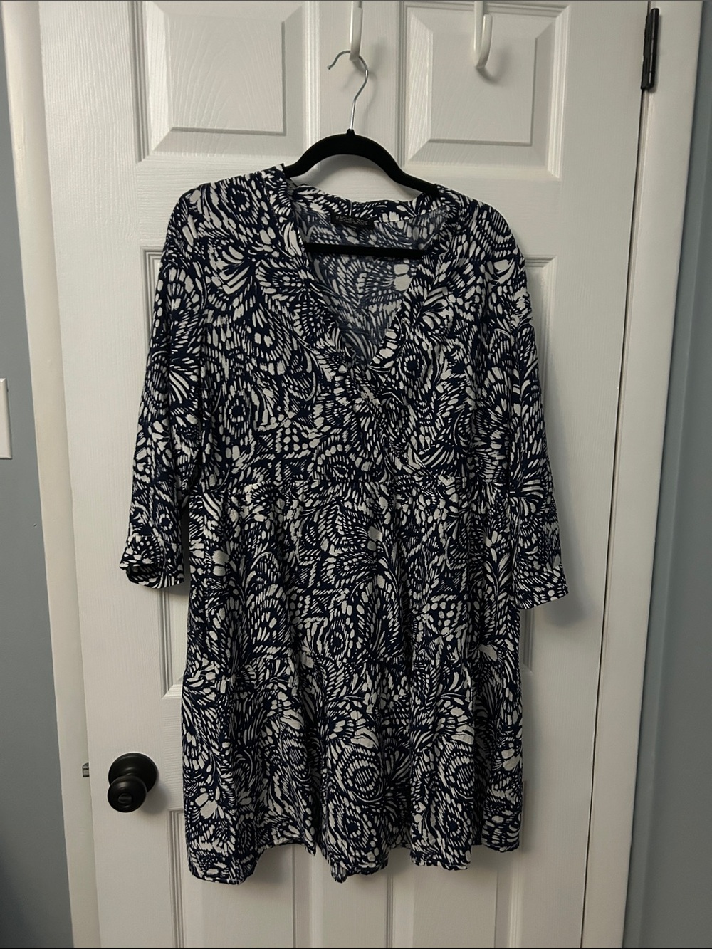 Rachel Zoe Navy & White Floral V-Neck Midi Dress